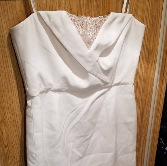 Short white dress - Picture 2 of 3